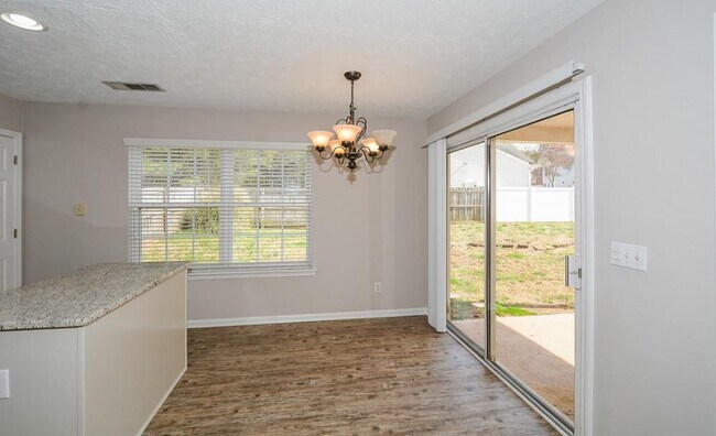 Building Photo - 612 Spanish Oak Dr