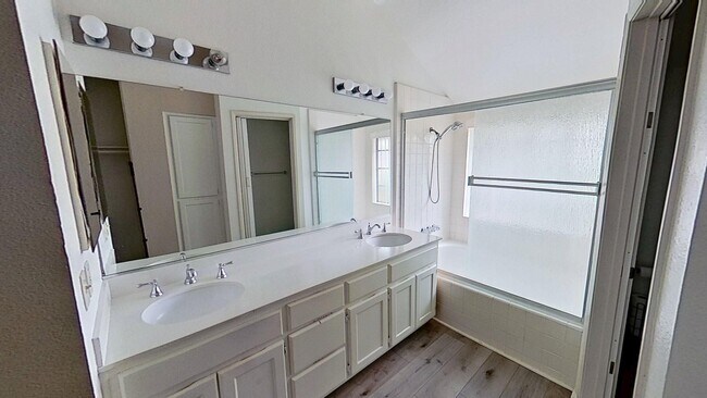 Building Photo - 806 S Sapphire Ln