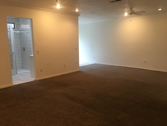 Building Photo - 1112 N Bollinger St