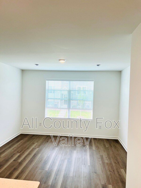 Building Photo - 879 Briar Gln Ct