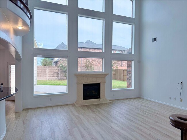 Building Photo - 16406 Lakewood Field Dr