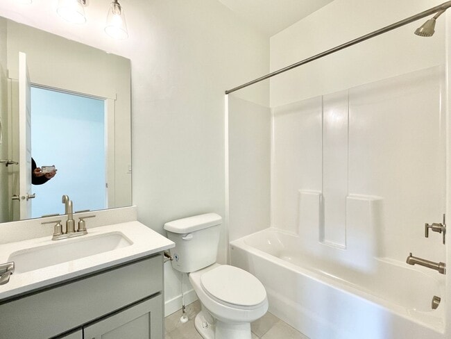 Building Photo - Beautiful Modern Townhome in American Fork!