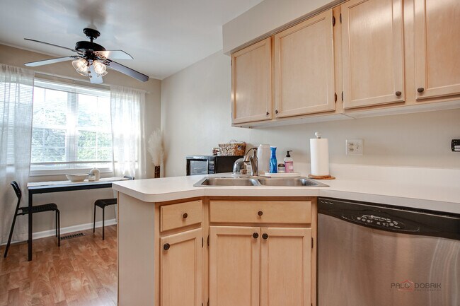Building Photo - 1401 Orleans Dr