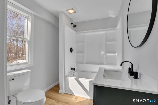 Building Photo - 192 Hartford Rd