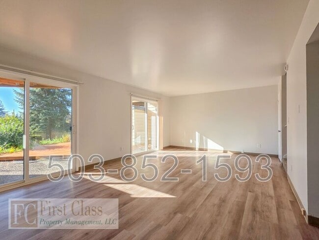 Building Photo - 8500 SW Canyon Dr