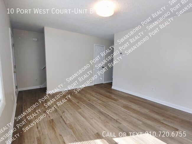 Building Photo - 10 Port W Ct