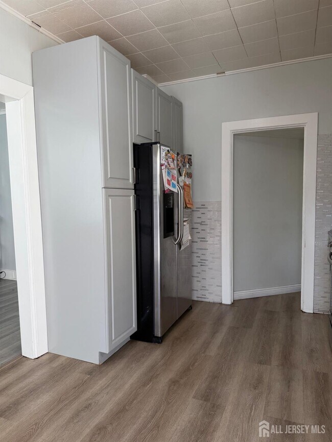 Building Photo - 421 Brace Ave