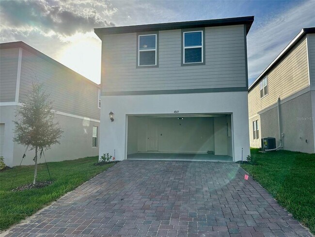 Building Photo - 4869 Lacewing Dr