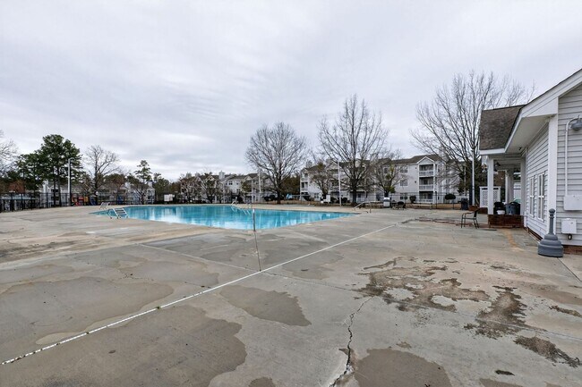 Building Photo - Spacious 3BR Condo in Fayetteville