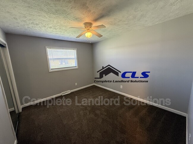 Building Photo - 886 E Dawn Dr