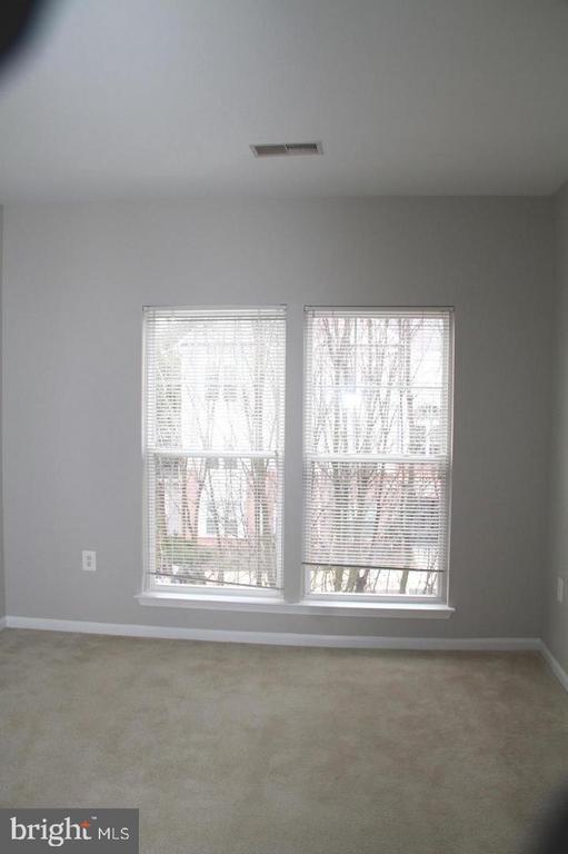 Building Photo - 1520 North Point Dr