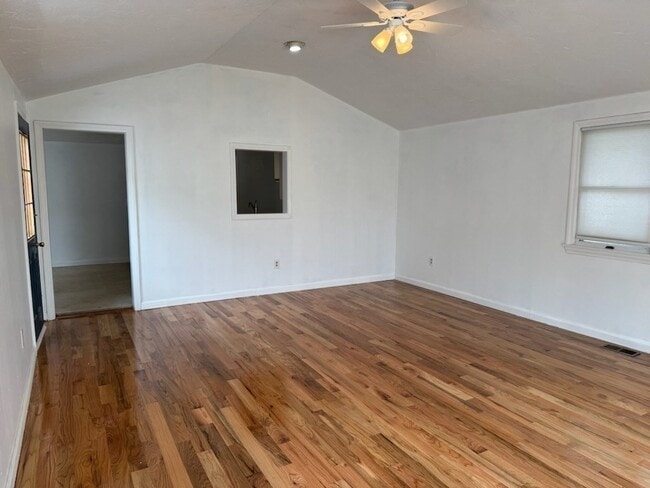 Building Photo - 208 Green St