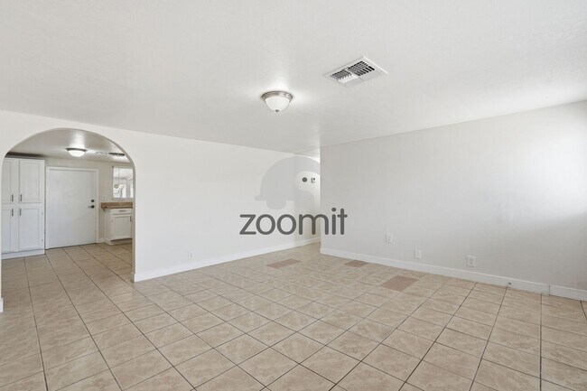 Building Photo - Welcome home to this beautifully updated 3-bedroom, 2-bathroom