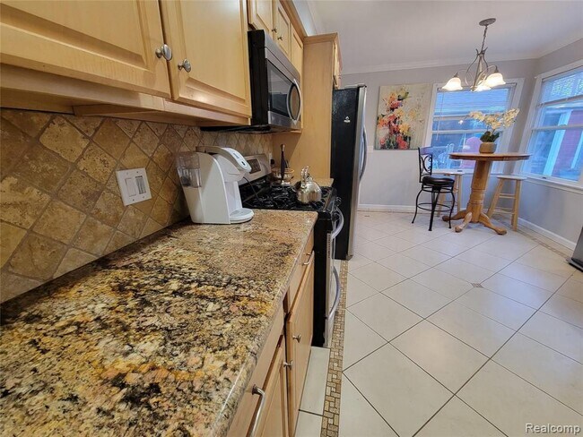 Building Photo - 18311 Norwich Rd