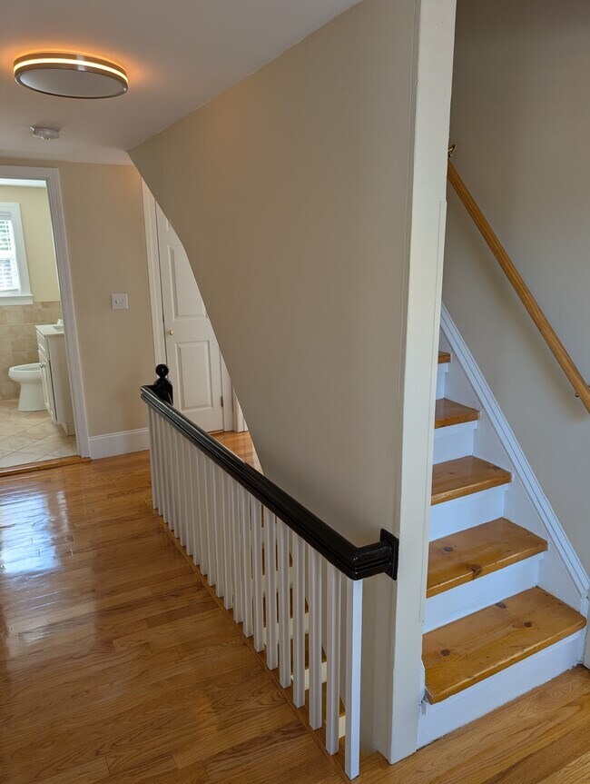 Building Photo - 9 Wall St