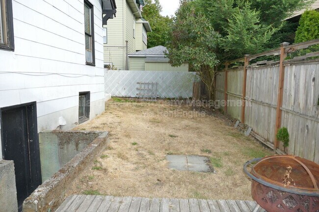 Building Photo - 1615 N 38th St