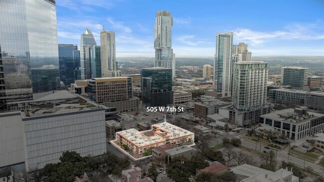 Building Photo - 505 W 7th St