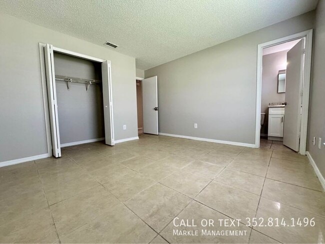 Building Photo - 2212 Florida Dr