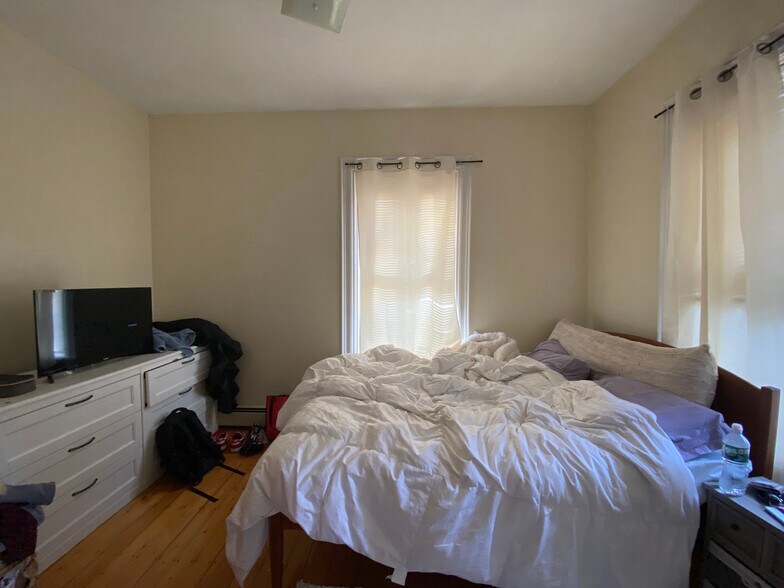 Building Photo - 103 Calumet St