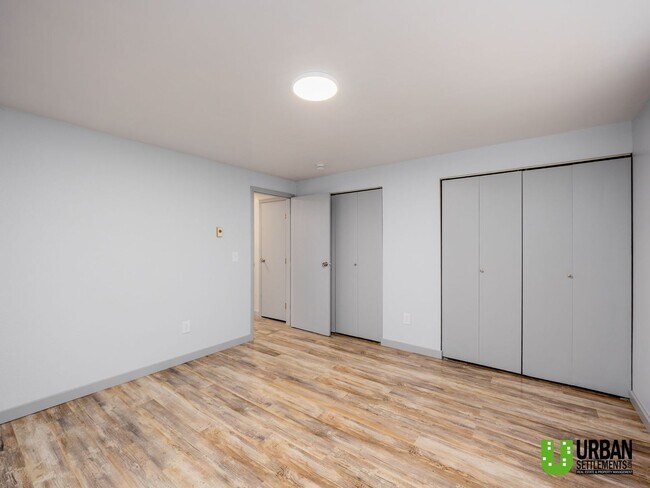 Building Photo - Charming 2-Bedroom Downstairs Condo with Community Pool