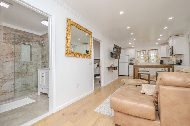 Building Photo - 138 D View Ave