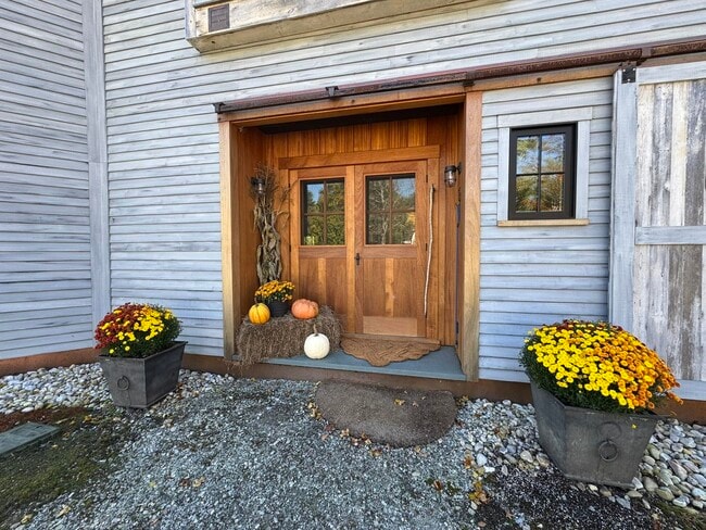 Building Photo - 57 Taconic Rd