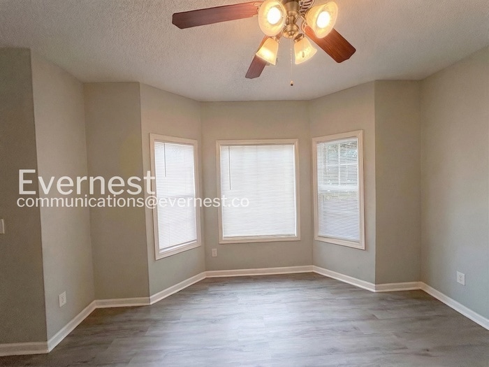 Building Photo - 8665 Thomas Rd