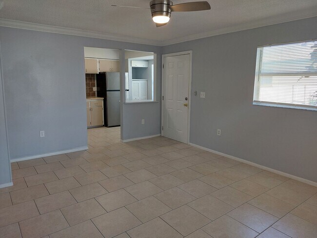 Building Photo - Adorable and Comfortable Sarasota Duplex! **Housing Choice Vouchers accepted**
