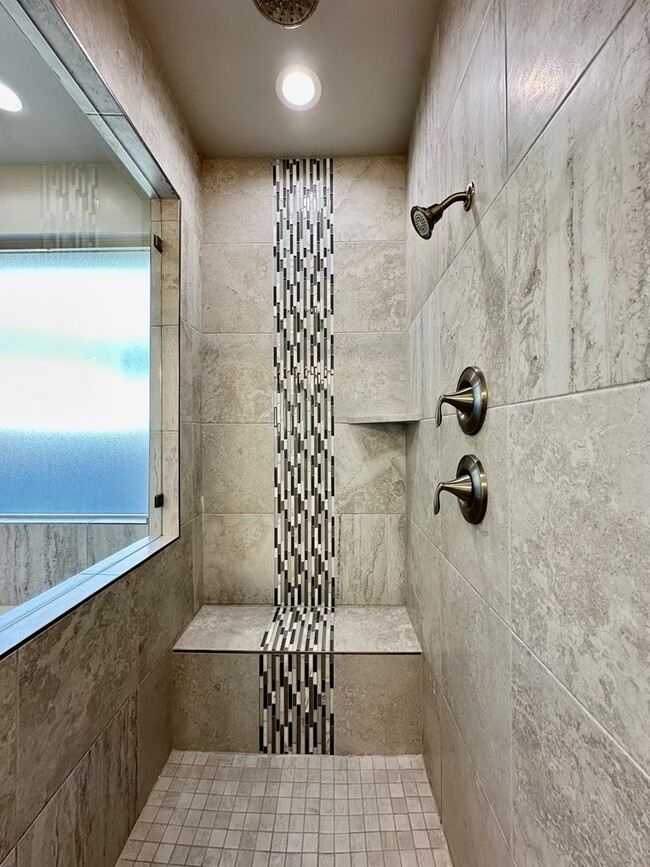 Building Photo - 8618 Alnwick Dr