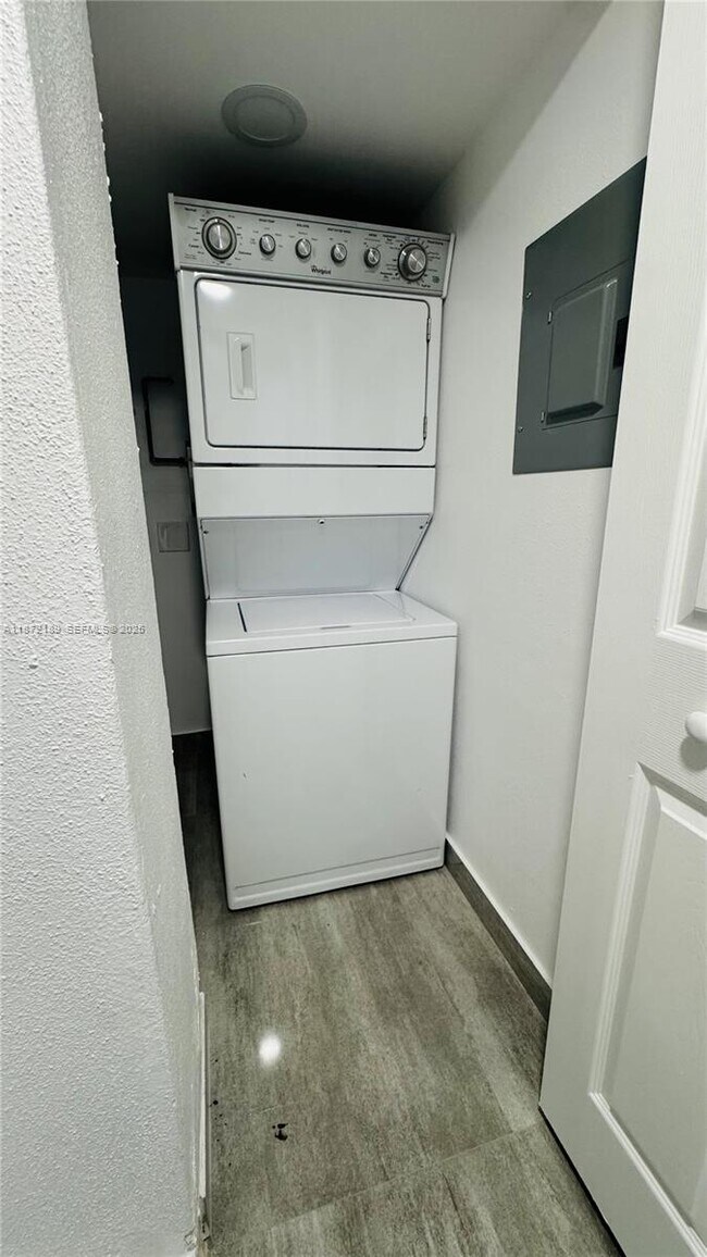 Building Photo - 60 SE Marlin Ave