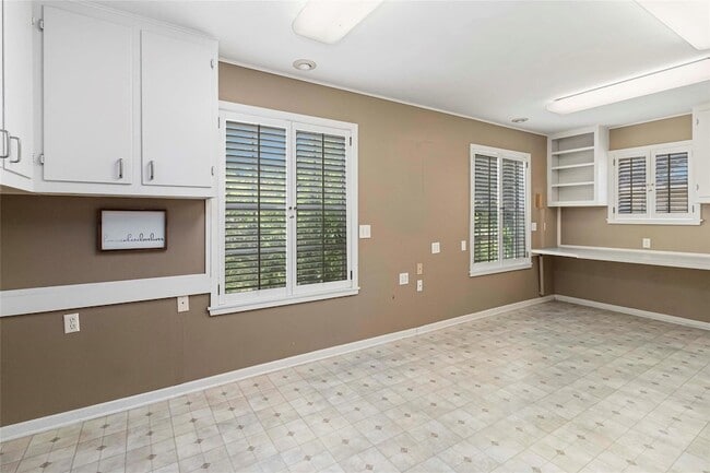 Building Photo - 730 N Sarah Jo St