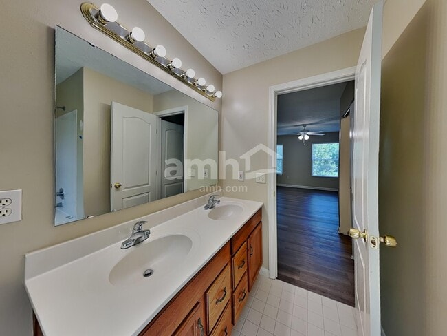 Building Photo - 1205 Emery Ridge Dr