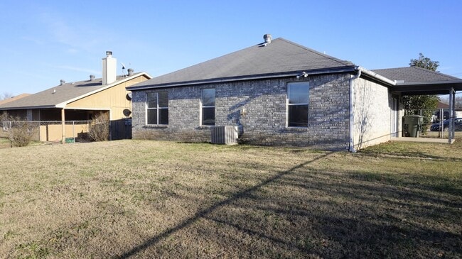 Building Photo - 2301 Flintstone Cir