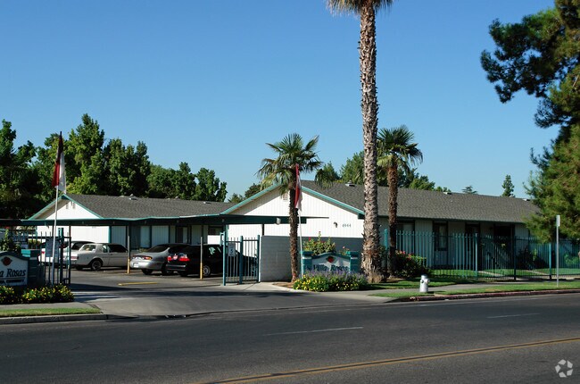 Building Photo - Cedar Creek