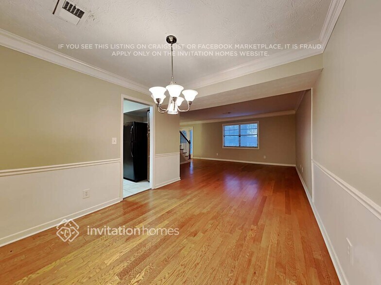 Building Photo - 5045 Cherokee Ct
