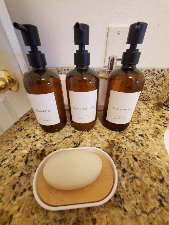 Building Photo - Furnished, Cozy Stay in the Arts District