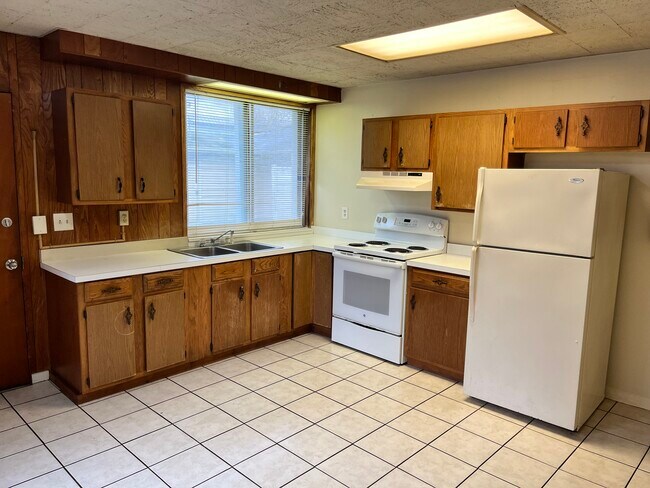 Primary Photo - 74 Pratt Ave