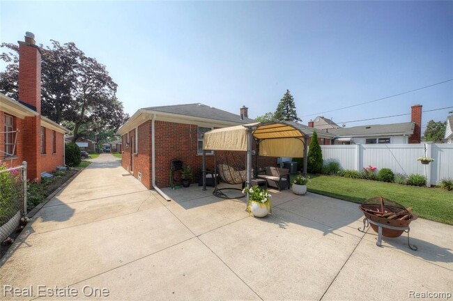 Building Photo - 8126 Dale St