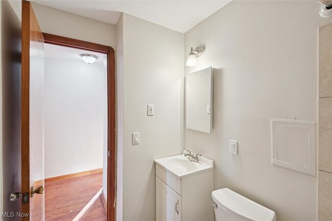 Building Photo - 5732 E 141st St