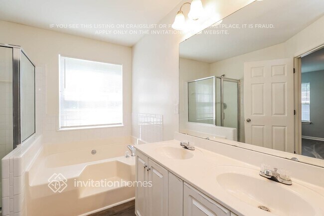 Building Photo - 14736 Sapphire Ln