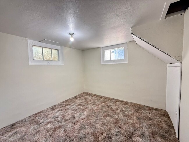 Building Photo - 806 Spring Ave