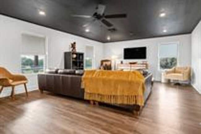 Building Photo - 15820 TX-21