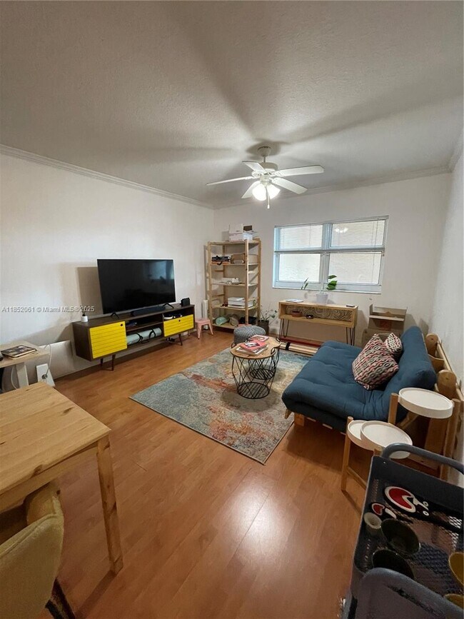 Building Photo - 2665 SW 37th Ave