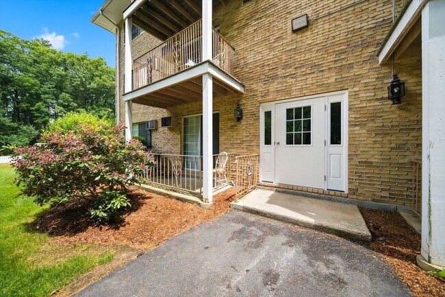 Building Photo - 379 Huse Rd