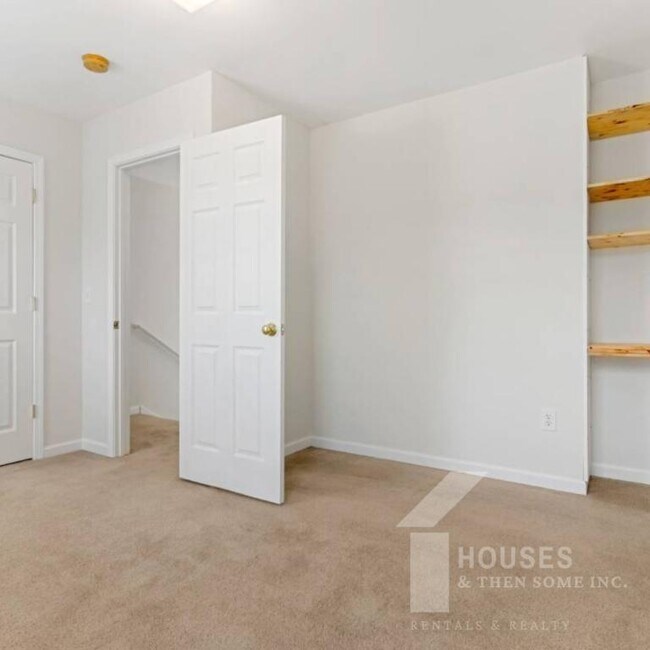 Building Photo - 112 Asteria St