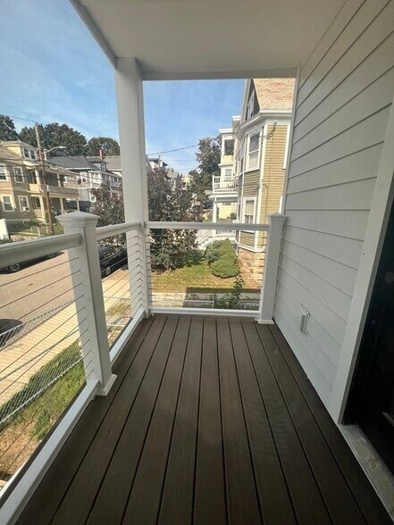 Building Photo - 25 Atkins St