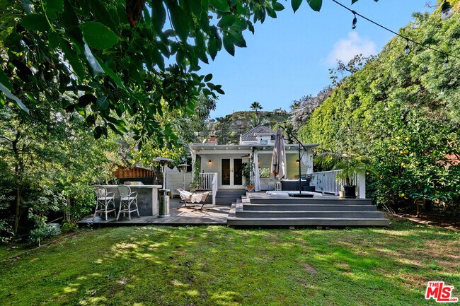 Building Photo - 1760 Nichols Canyon Rd