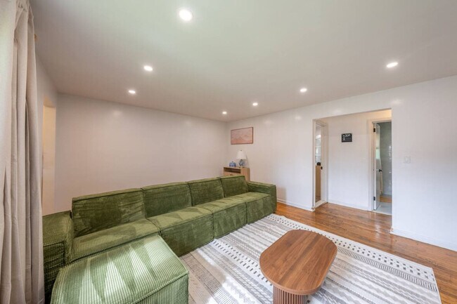 Building Photo - 810 Walnut St