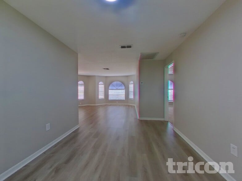Building Photo - 5913 Fall River Dr