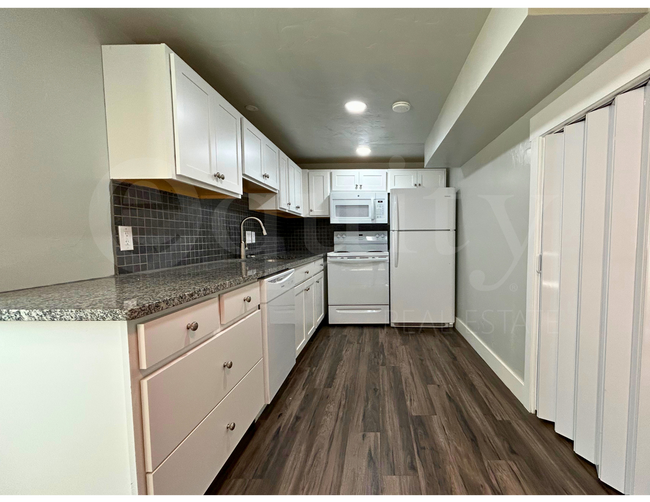 Building Photo - 555 S 330 E